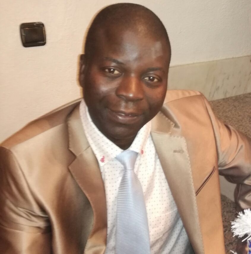 Moustapha  Cisse Gaye, profesor particular en Burgos