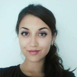 Asia Kuznietsova, profesora particular en Maria de Huerva